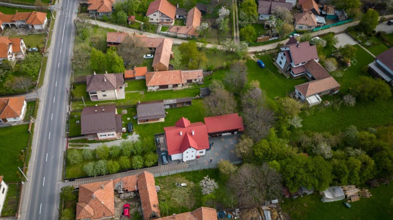 Amedeia Hotel Бран Екстериор снимка