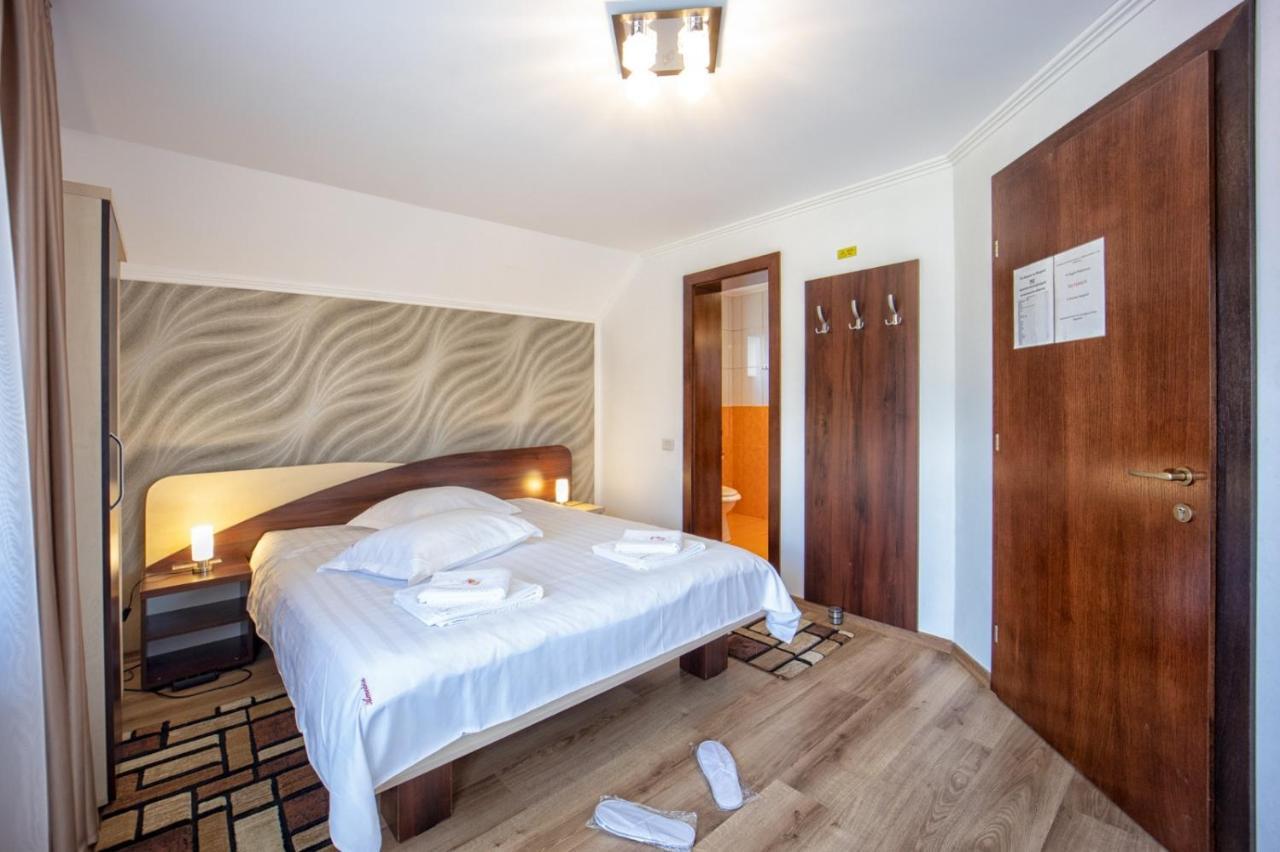 Amedeia Hotel Бран Екстериор снимка