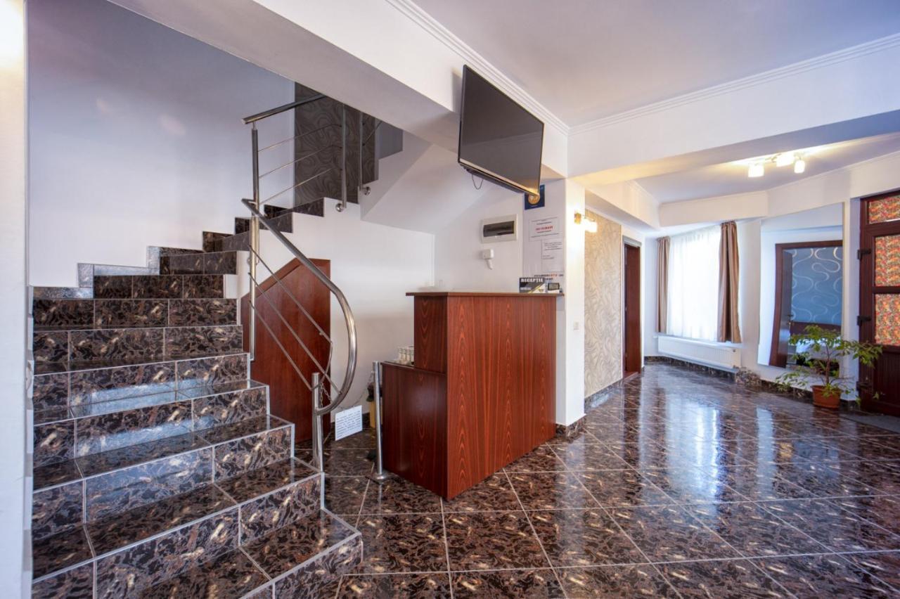 Amedeia Hotel Бран Екстериор снимка