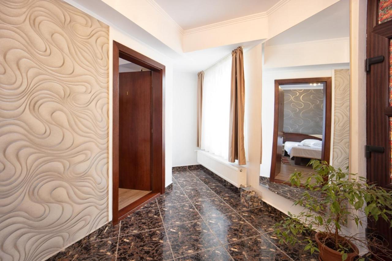 Amedeia Hotel Бран Екстериор снимка